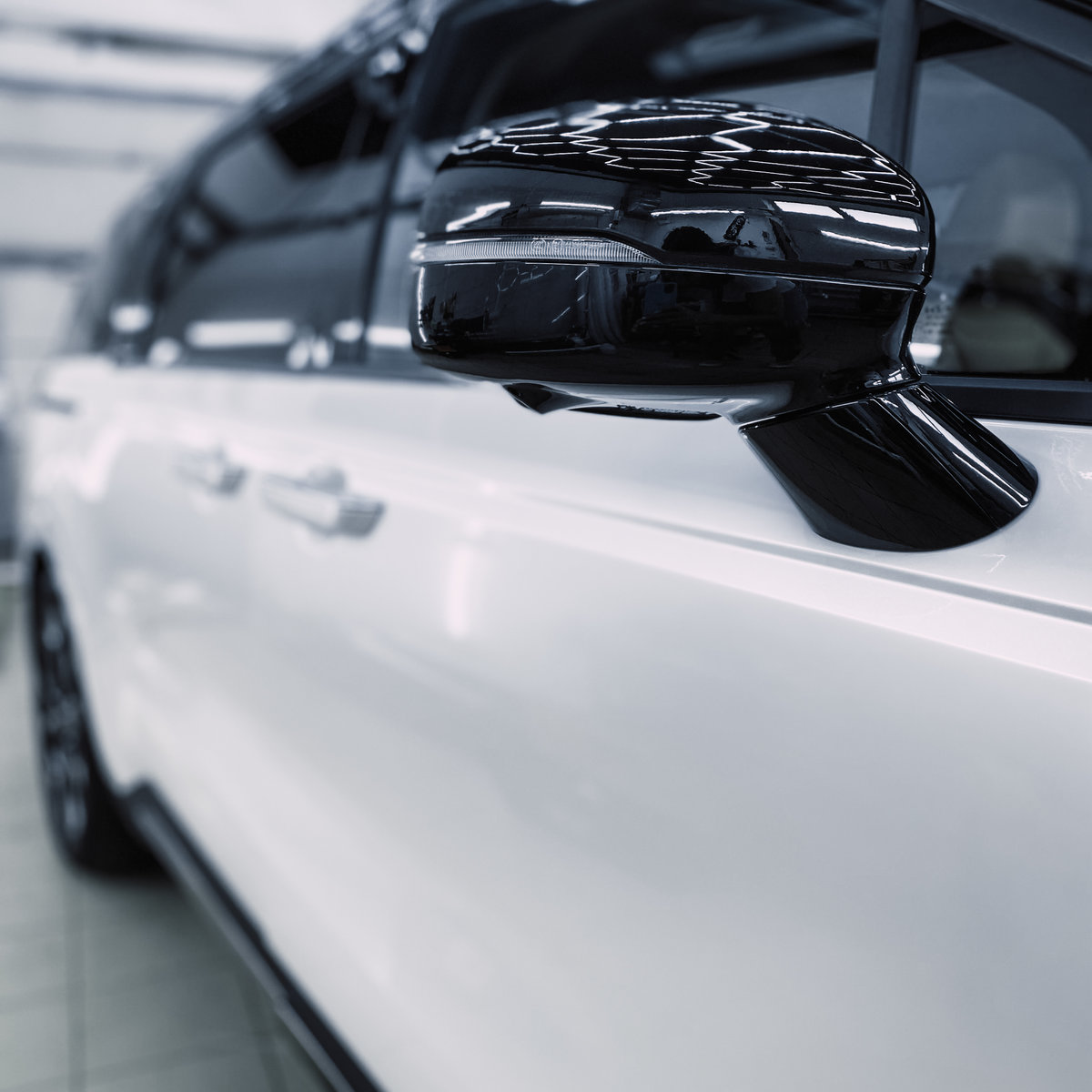 Миниатюра Оклейка в цветную пленку Kia Carnival
