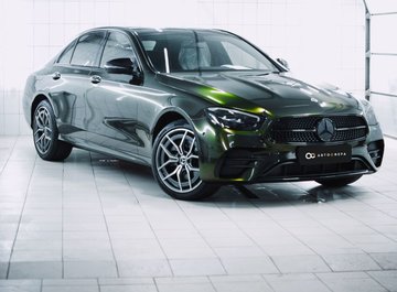 Миниатюра Оклейка в цветную виниловую пленку Mercedes Benz E-class