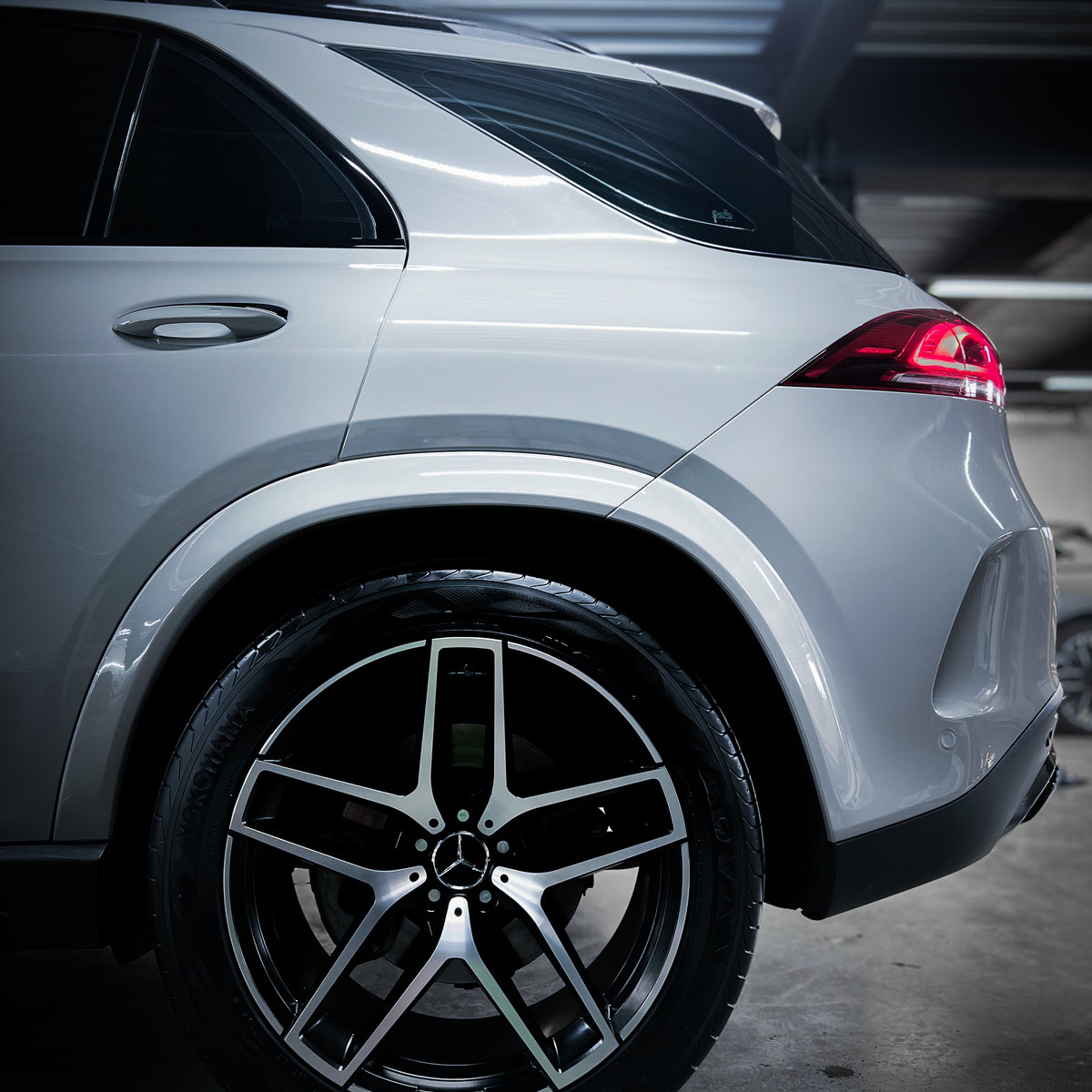 Миниатюра Антигравийная оклейка MB GLE цветной полиуретановой пленкой