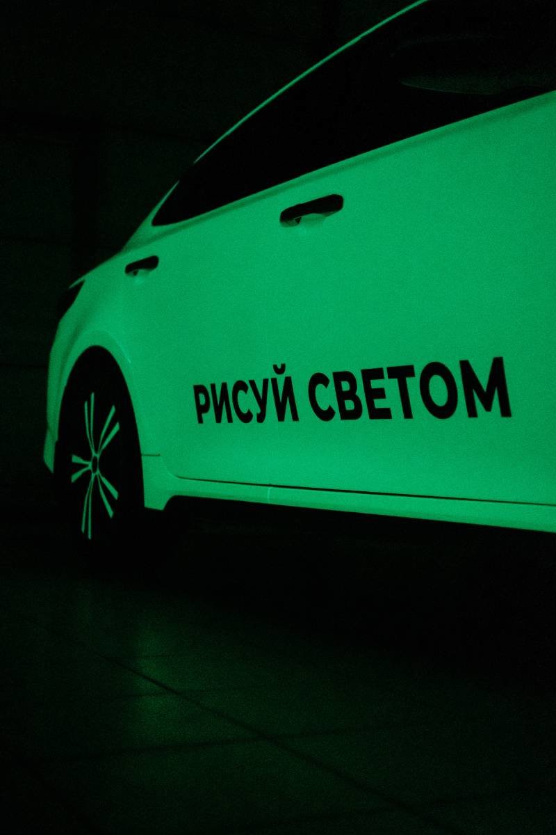 Миниатюра Оклейка люминесцентной пленкой Kia Optima - «Светомобиль»