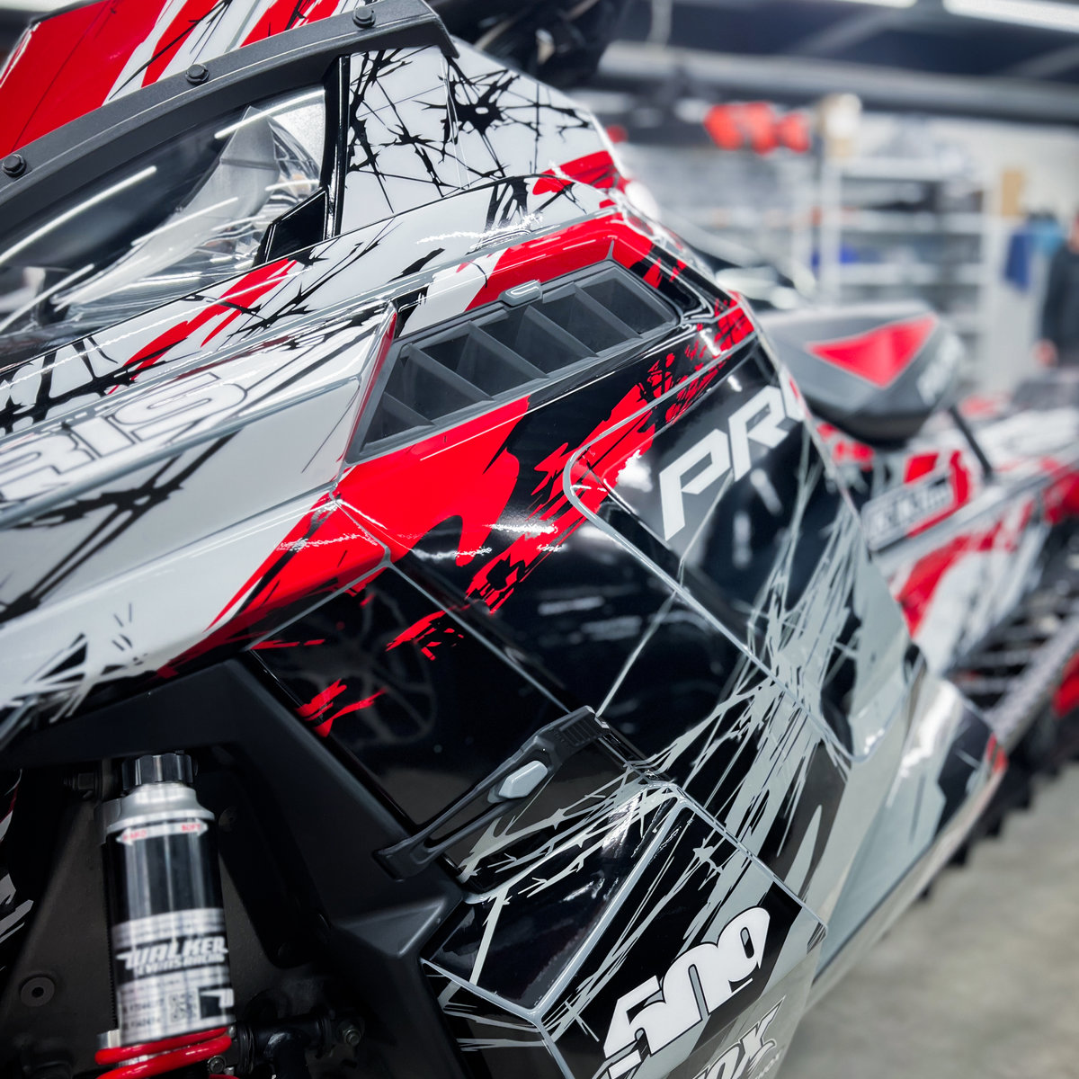 Миниатюра Антигравийная оклейка с дизайном снегохода Polaris