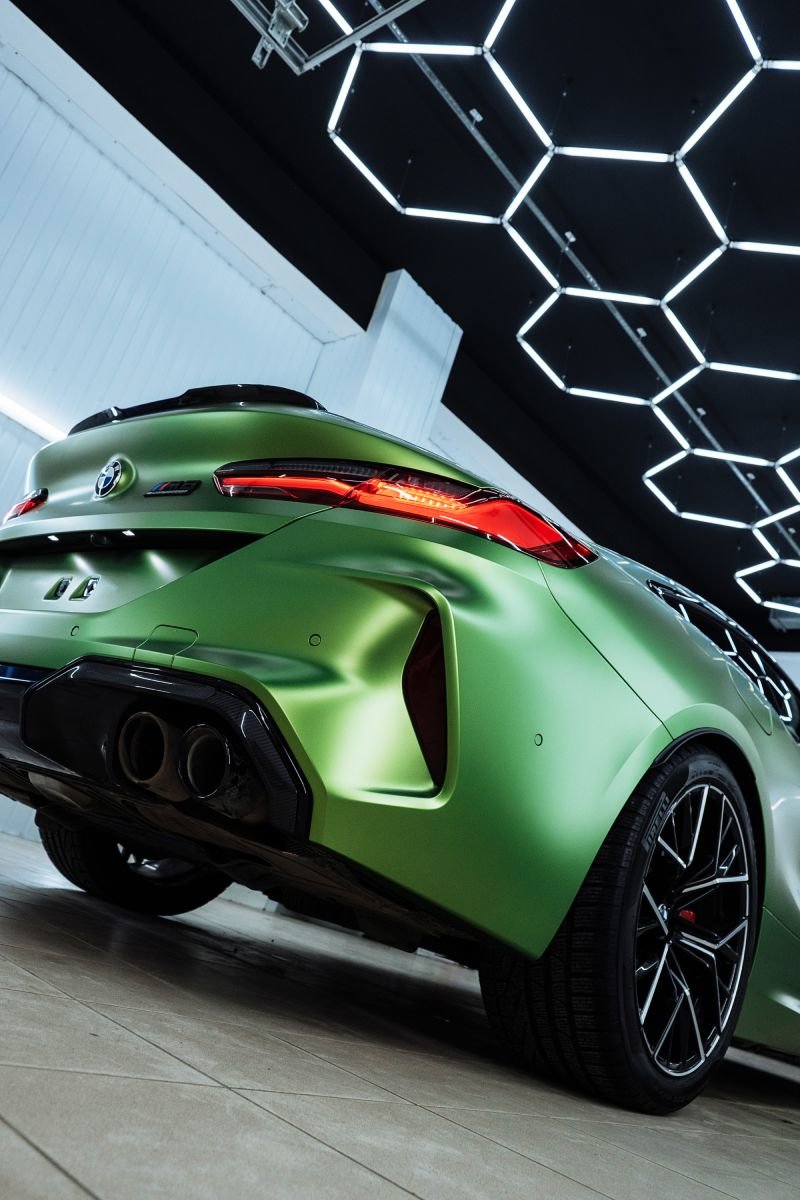 Миниатюра Оклейка в цветную виниловую пленку BMW M8