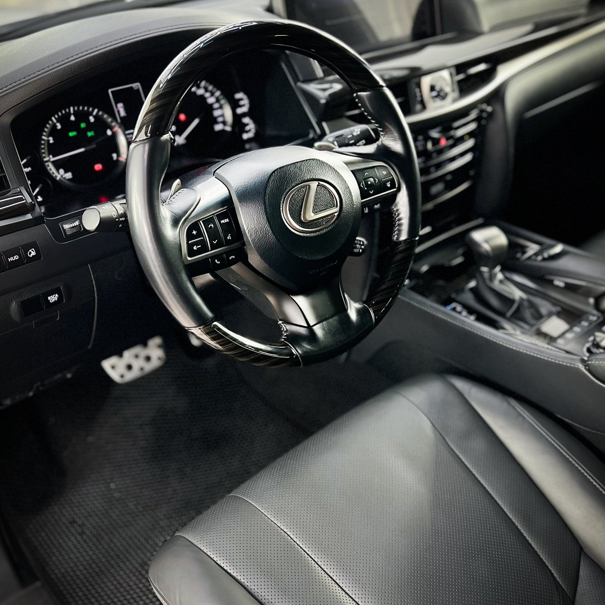 Миниатюра Антигравийная оклейка Lexus LX 570 полиуретановой пленкой