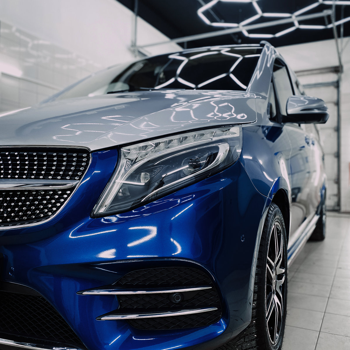 Миниатюра Оклейка в цветную виниловую пленку Mercedes V-class
