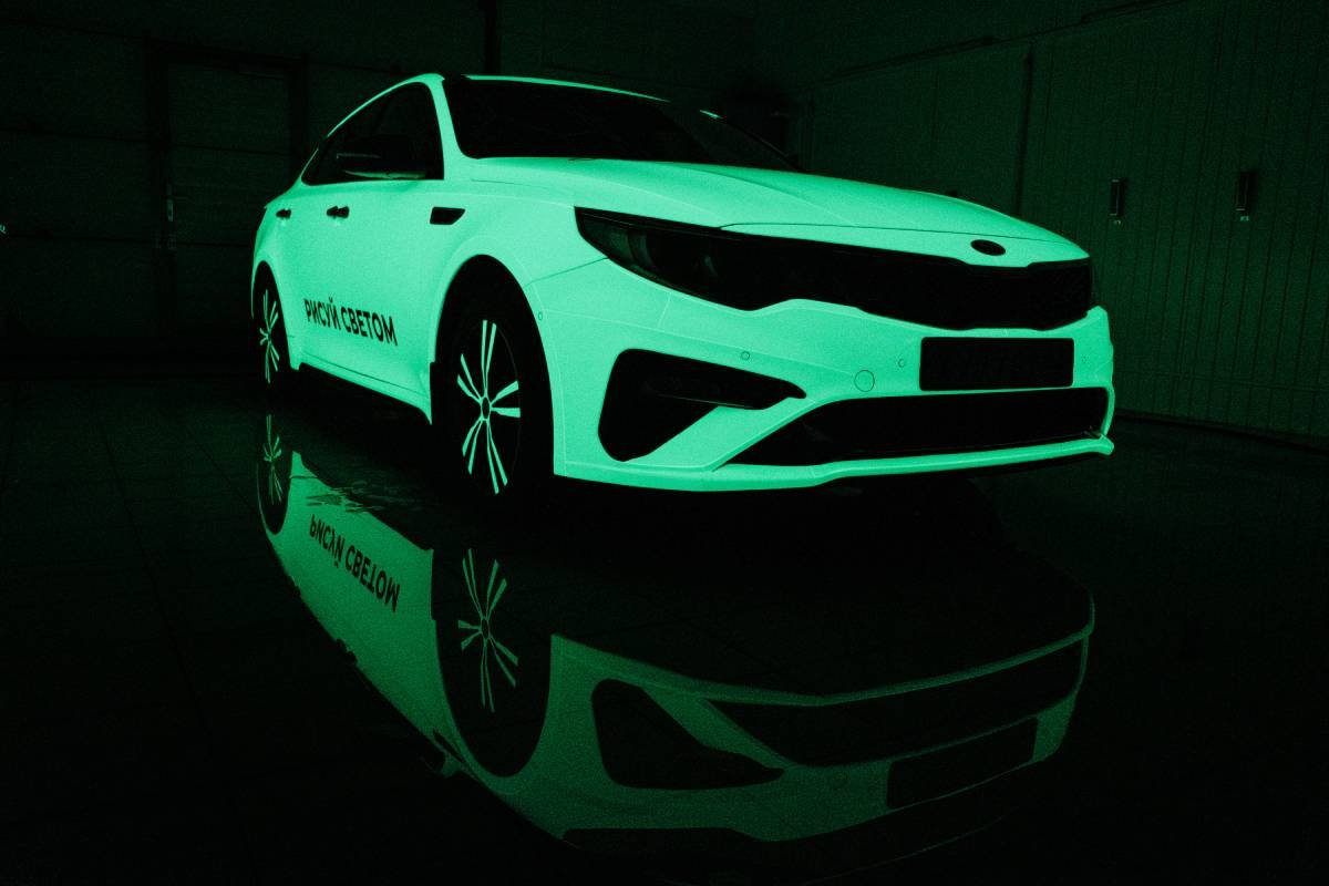 Миниатюра Оклейка люминесцентной пленкой Kia Optima - «Светомобиль»