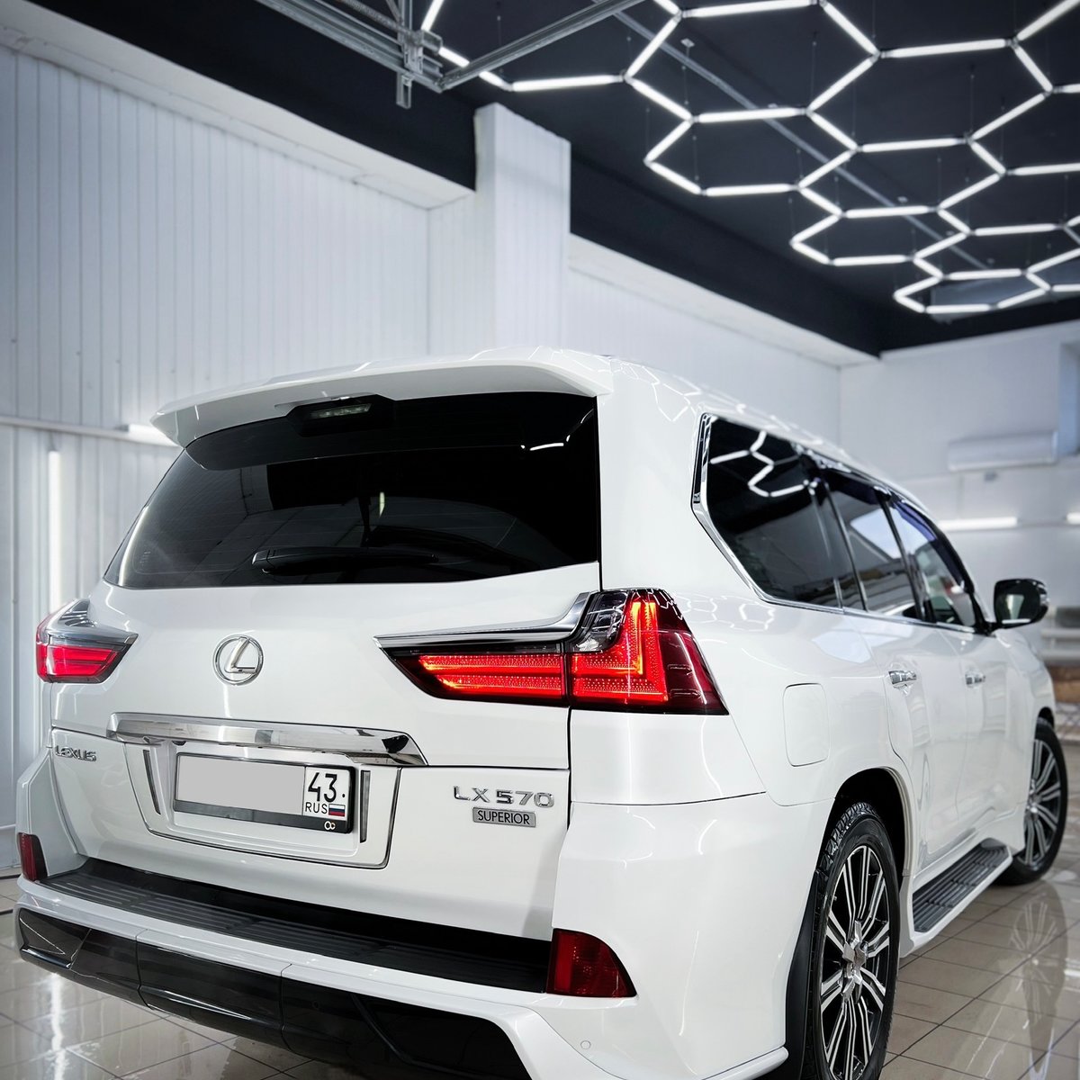 Миниатюра Антигравийная оклейка Lexus LX 570 полиуретановой пленкой