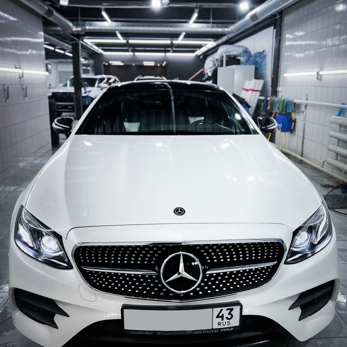 Миниатюра Антигравийная оклейка Mercedes E-class полиуретановой пленкой