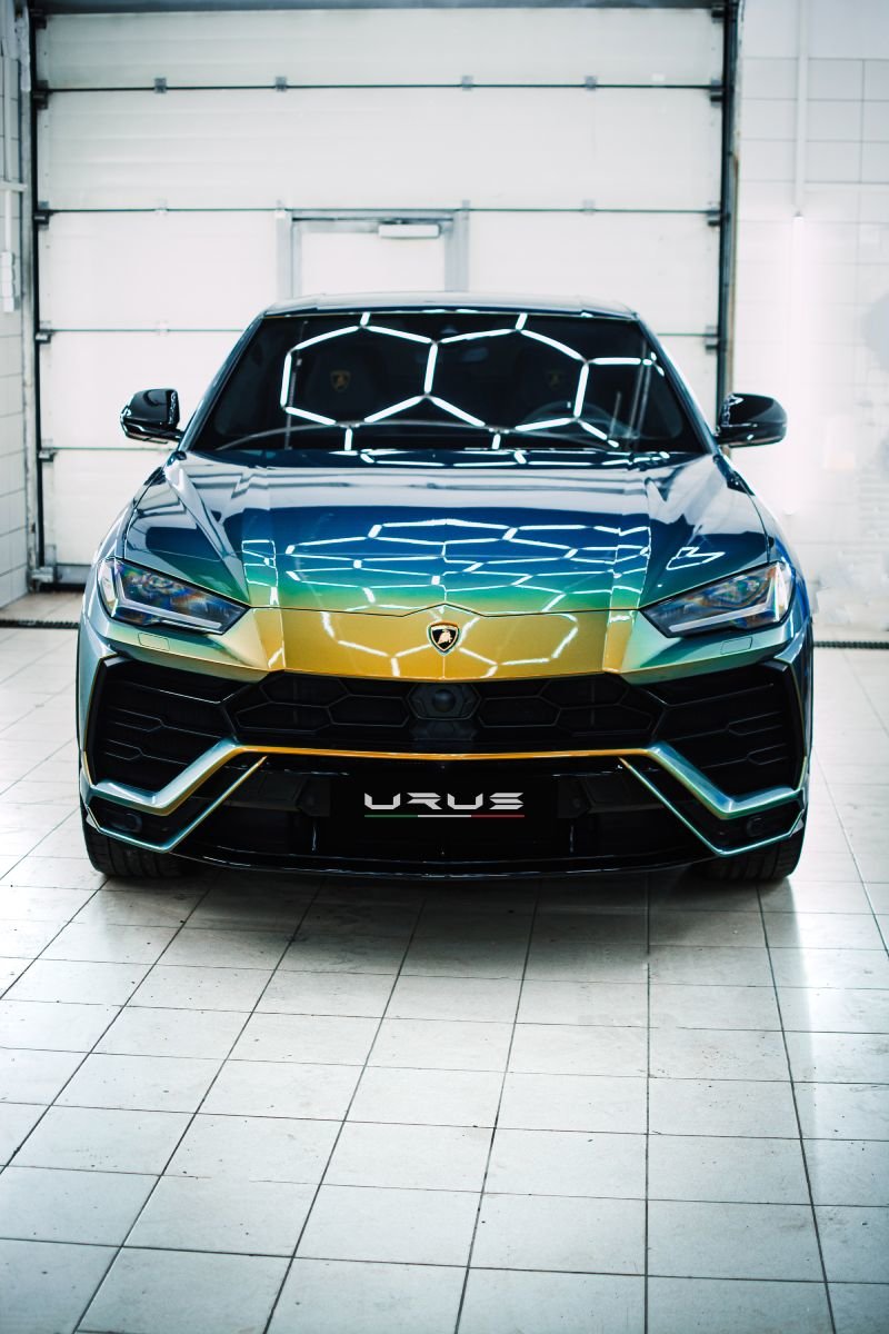 Миниатюра Оклейка в цветную виниловую пленку Lamborgini Urus
