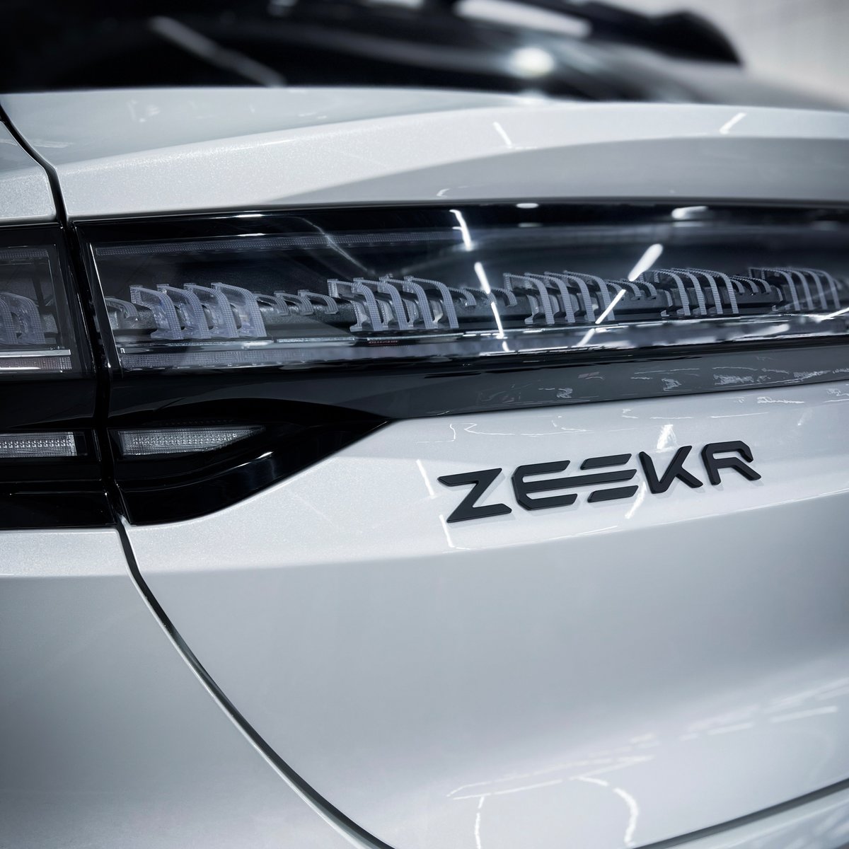 Миниатюра Антигравийная оклейка Zeekr 001 