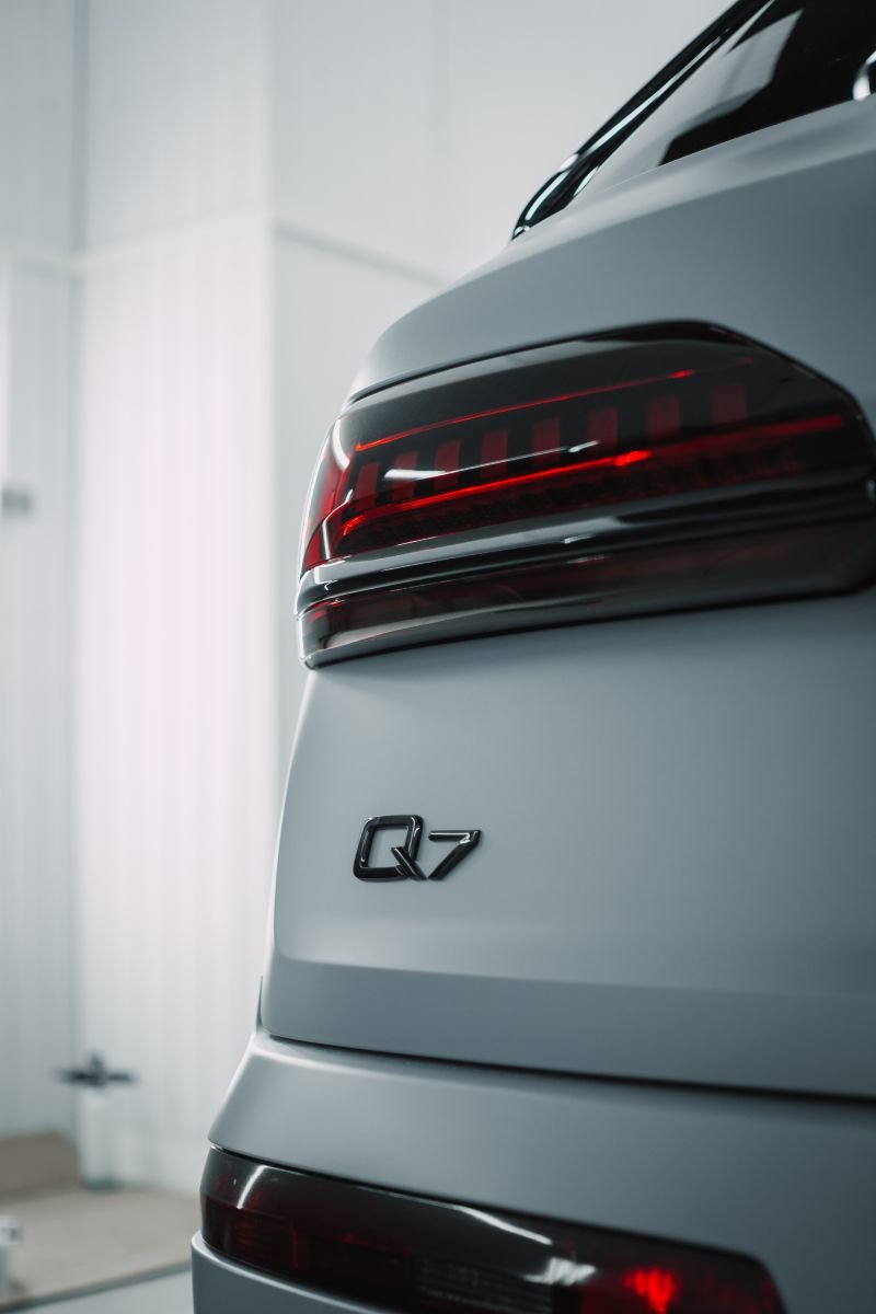 Миниатюра Оклейка в цветную виниловую пленку Audi Q7