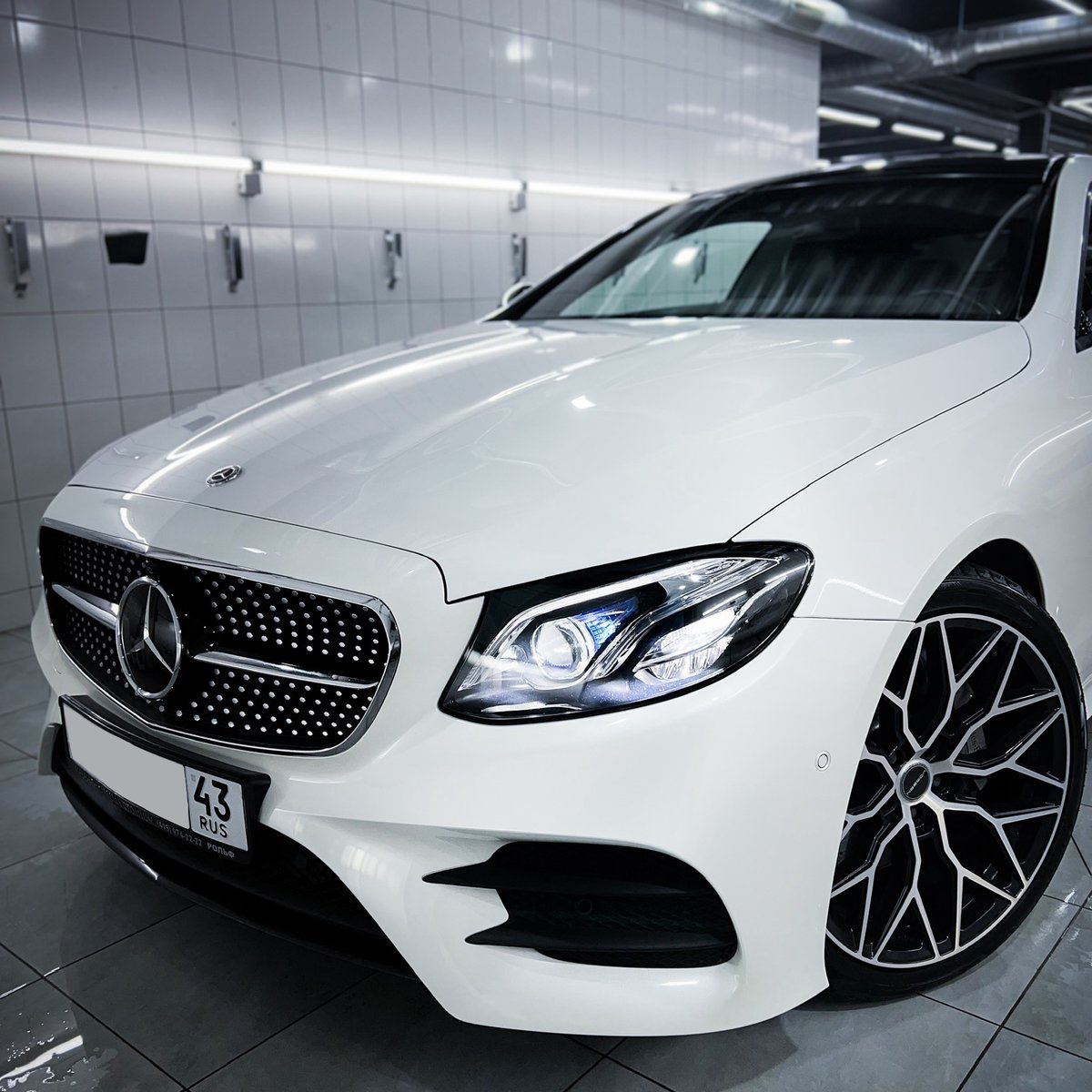 Миниатюра Антигравийная оклейка Mercedes E-class полиуретановой пленкой