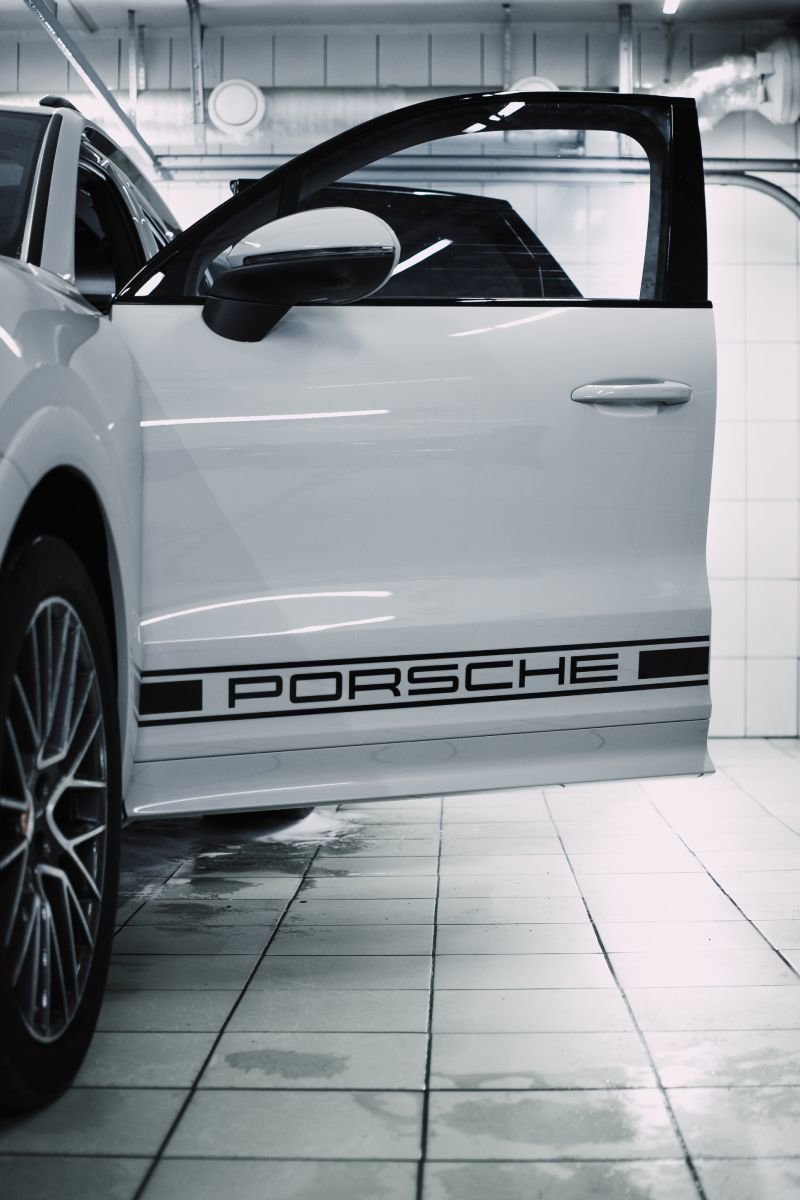 Миниатюра Оклейка в полиуретановую пленку Porsche Cayenne