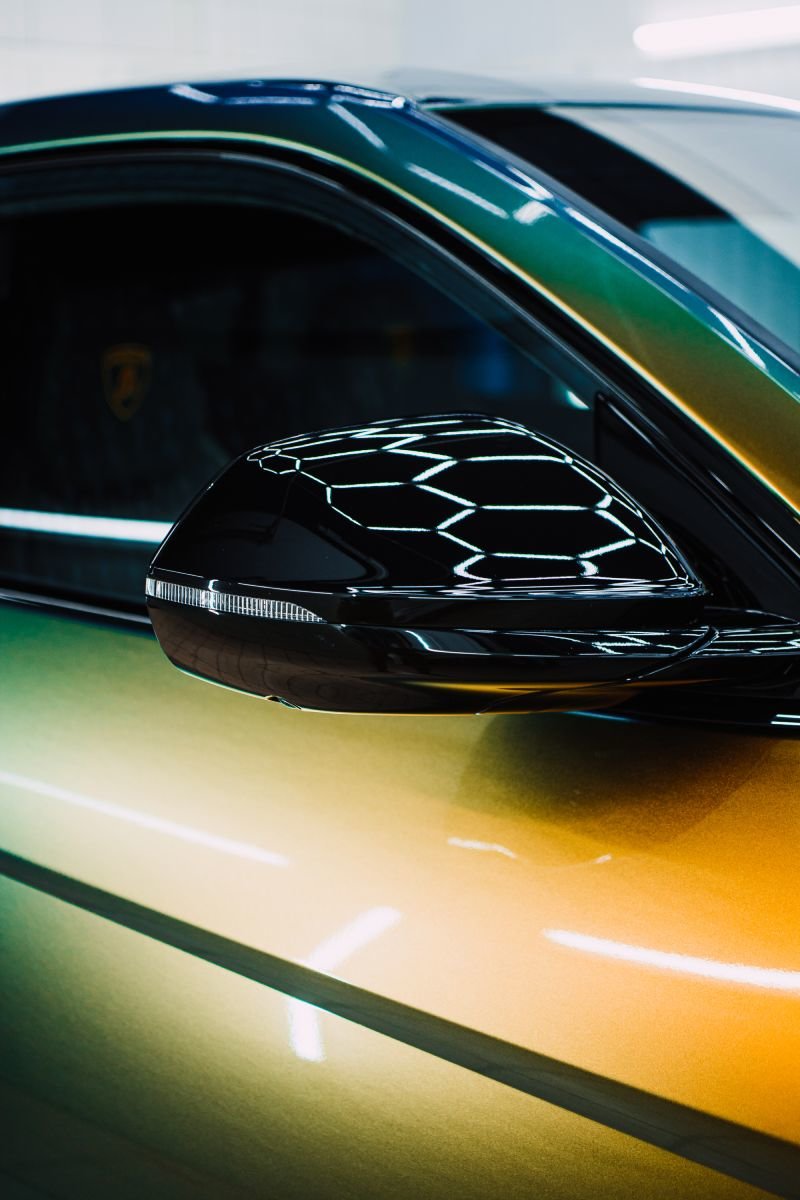 Миниатюра Оклейка в цветную виниловую пленку Lamborgini Urus