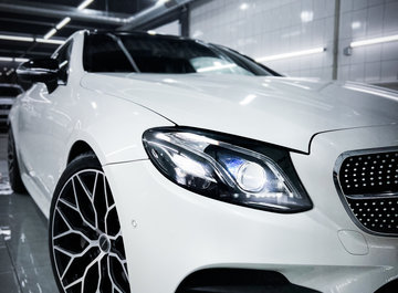 Миниатюра Антигравийная оклейка Mercedes E-class полиуретановой пленкой