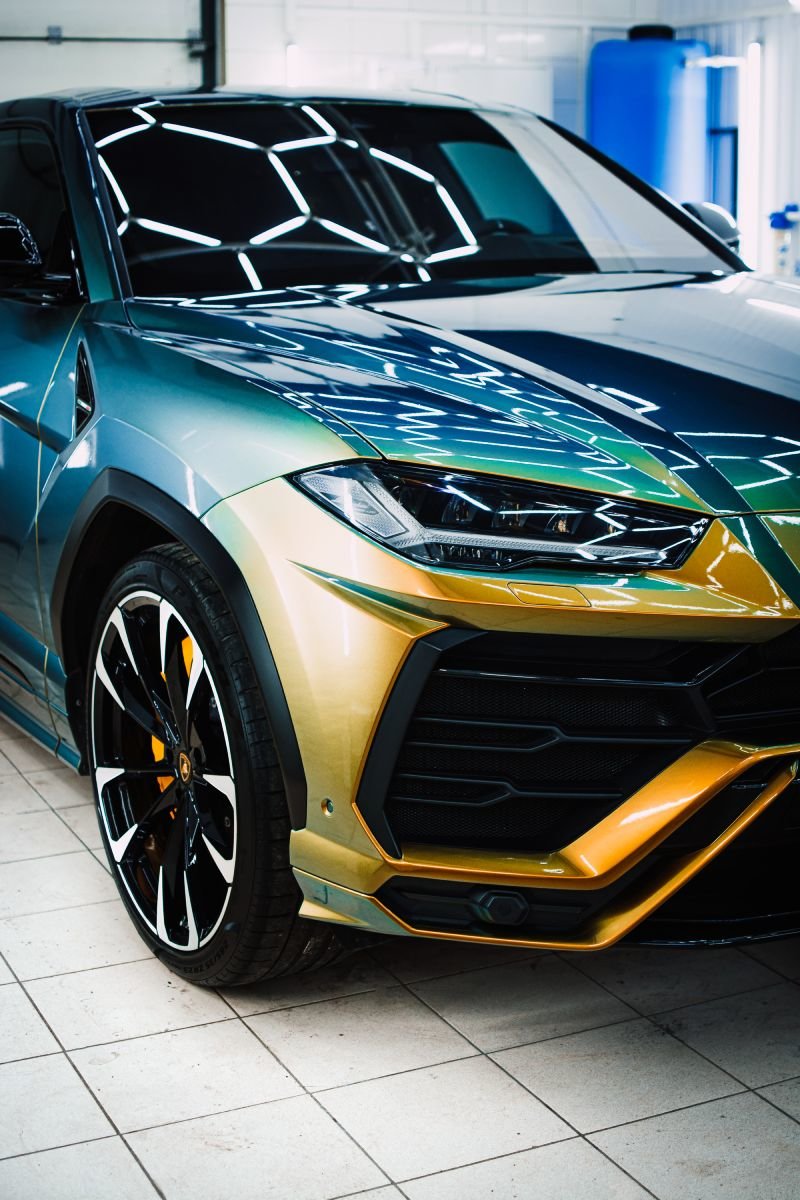Миниатюра Оклейка в цветную виниловую пленку Lamborgini Urus