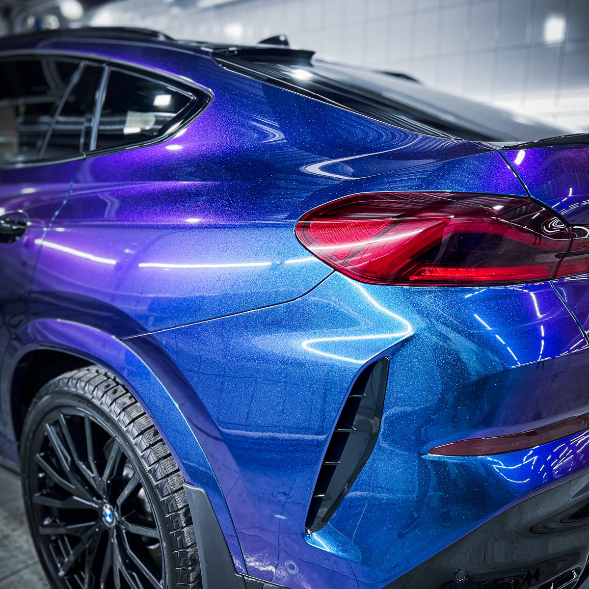 Миниатюра Антигравийная оклейка BMW X6 полиуретановой пленкой Stek с перламутровым эффектом 