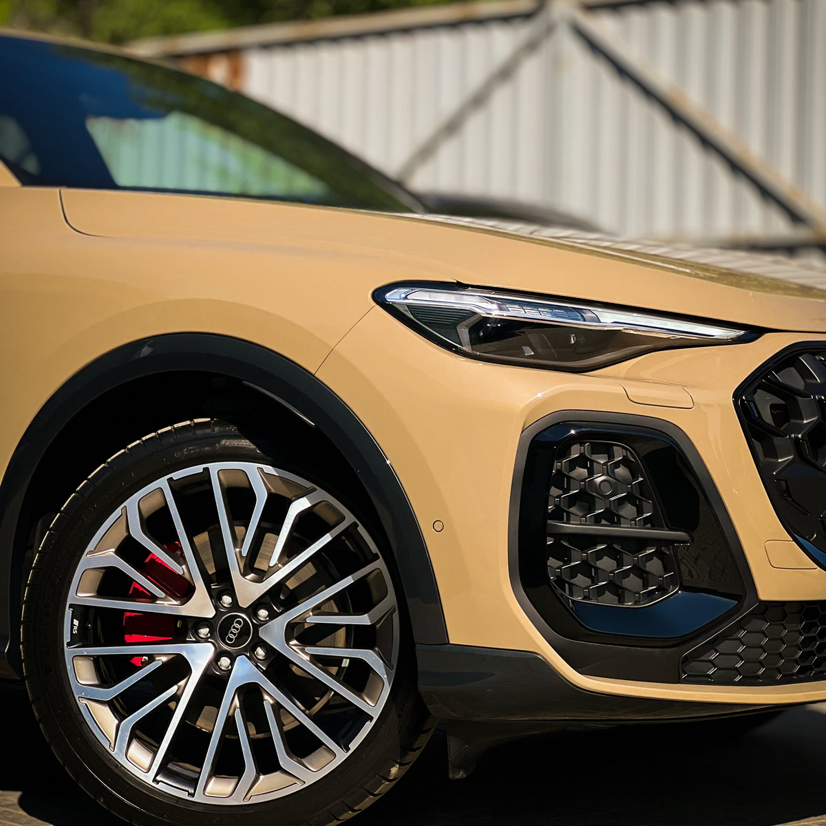 Миниатюра Антигравийная оклейка Audi Q5 полиуретановой пленкой