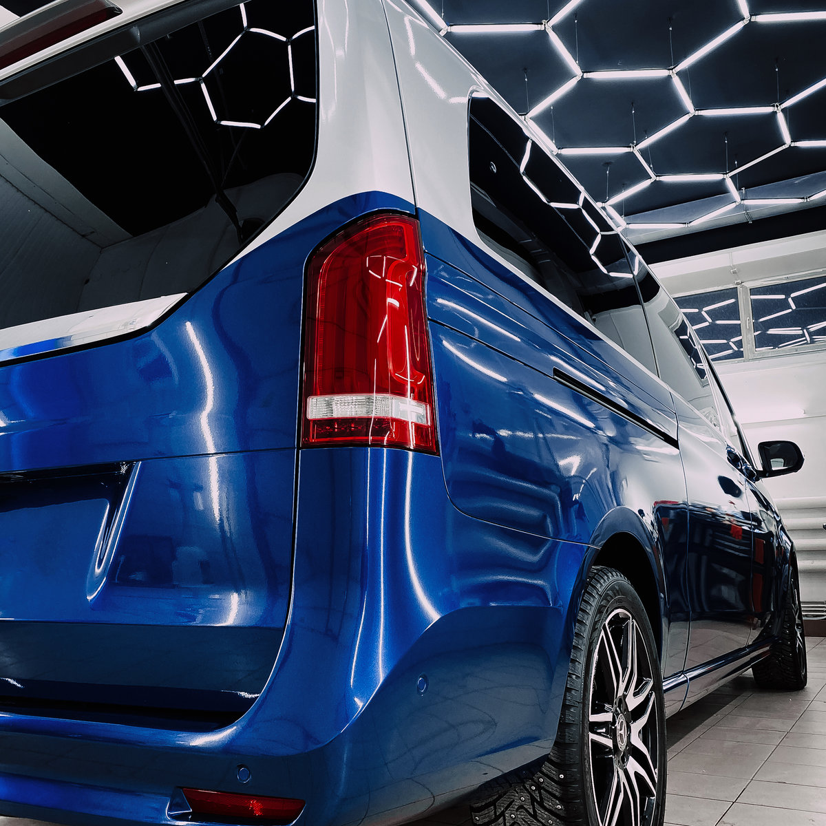 Миниатюра Оклейка в цветную виниловую пленку Mercedes V-class