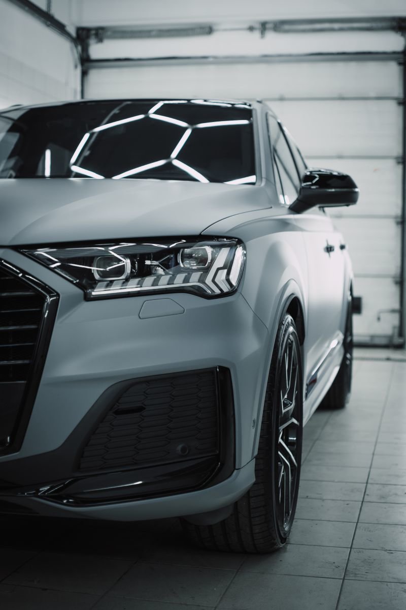 Миниатюра Оклейка в цветную виниловую пленку Audi Q7