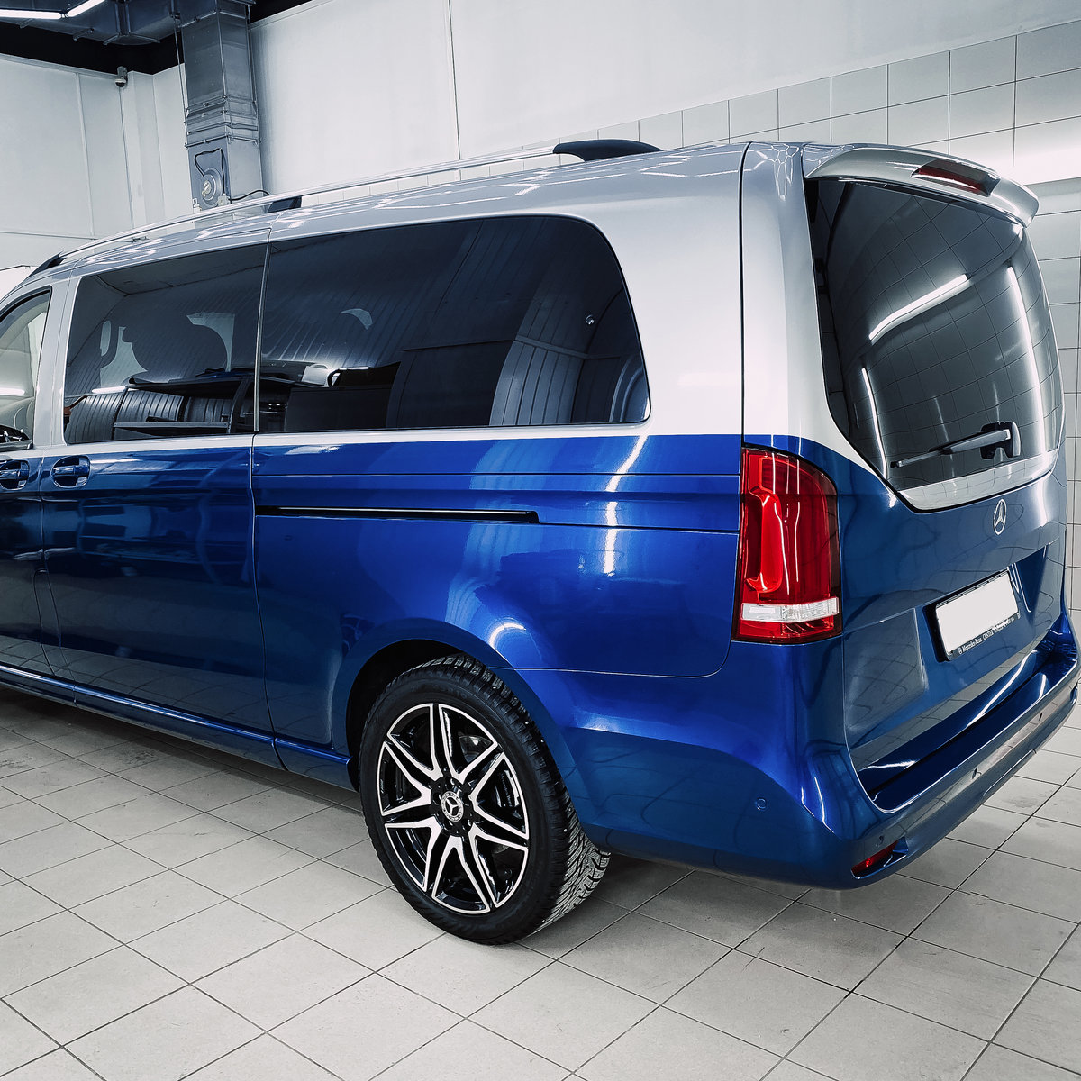 Миниатюра Оклейка в цветную виниловую пленку Mercedes V-class