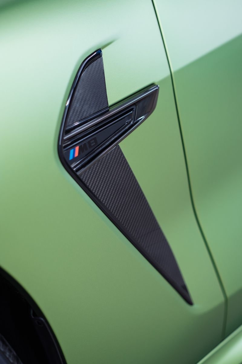 Миниатюра Оклейка в цветную виниловую пленку BMW M8