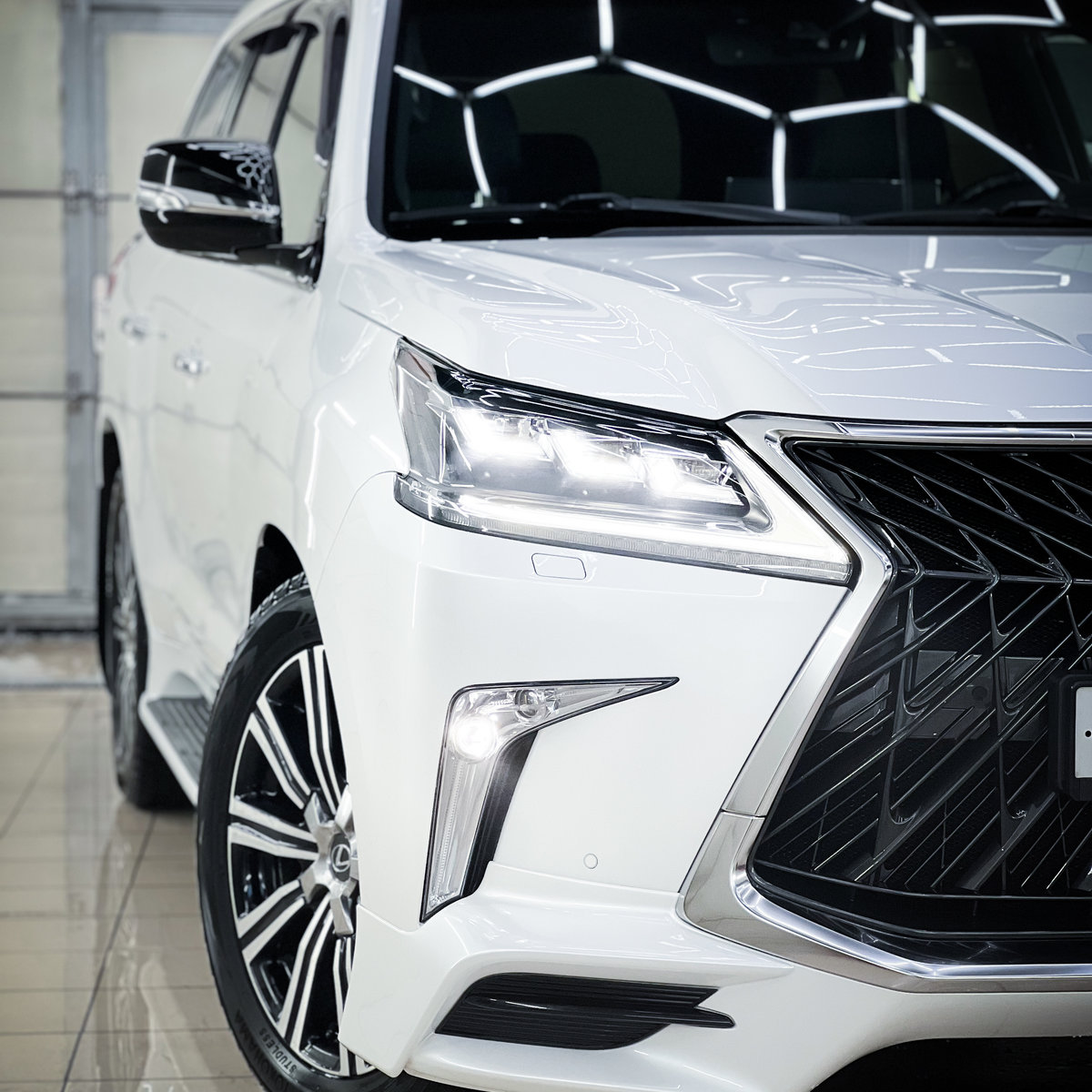 Миниатюра Антигравийная оклейка Lexus LX 570 полиуретановой пленкой