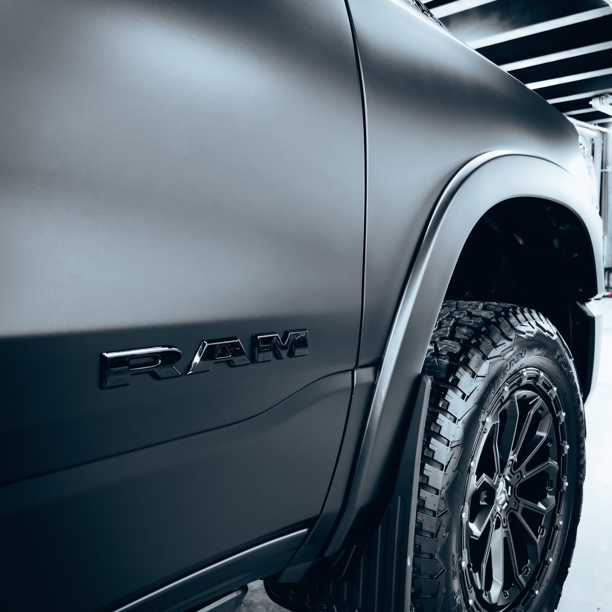 Миниатюра Антигравийная оклейка Dodge Ram в матовый полиуретан 