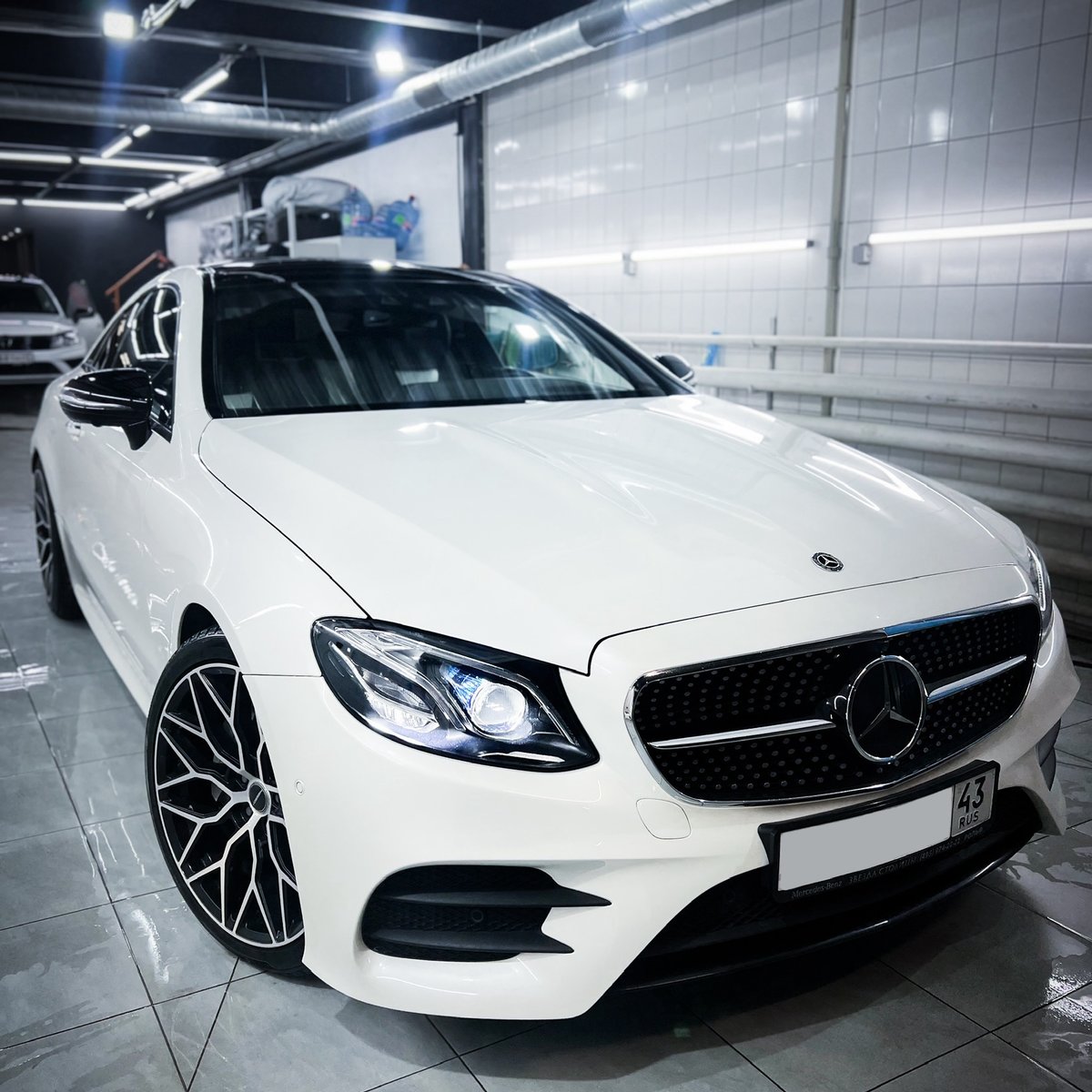 Миниатюра Антигравийная оклейка Mercedes E-class полиуретановой пленкой