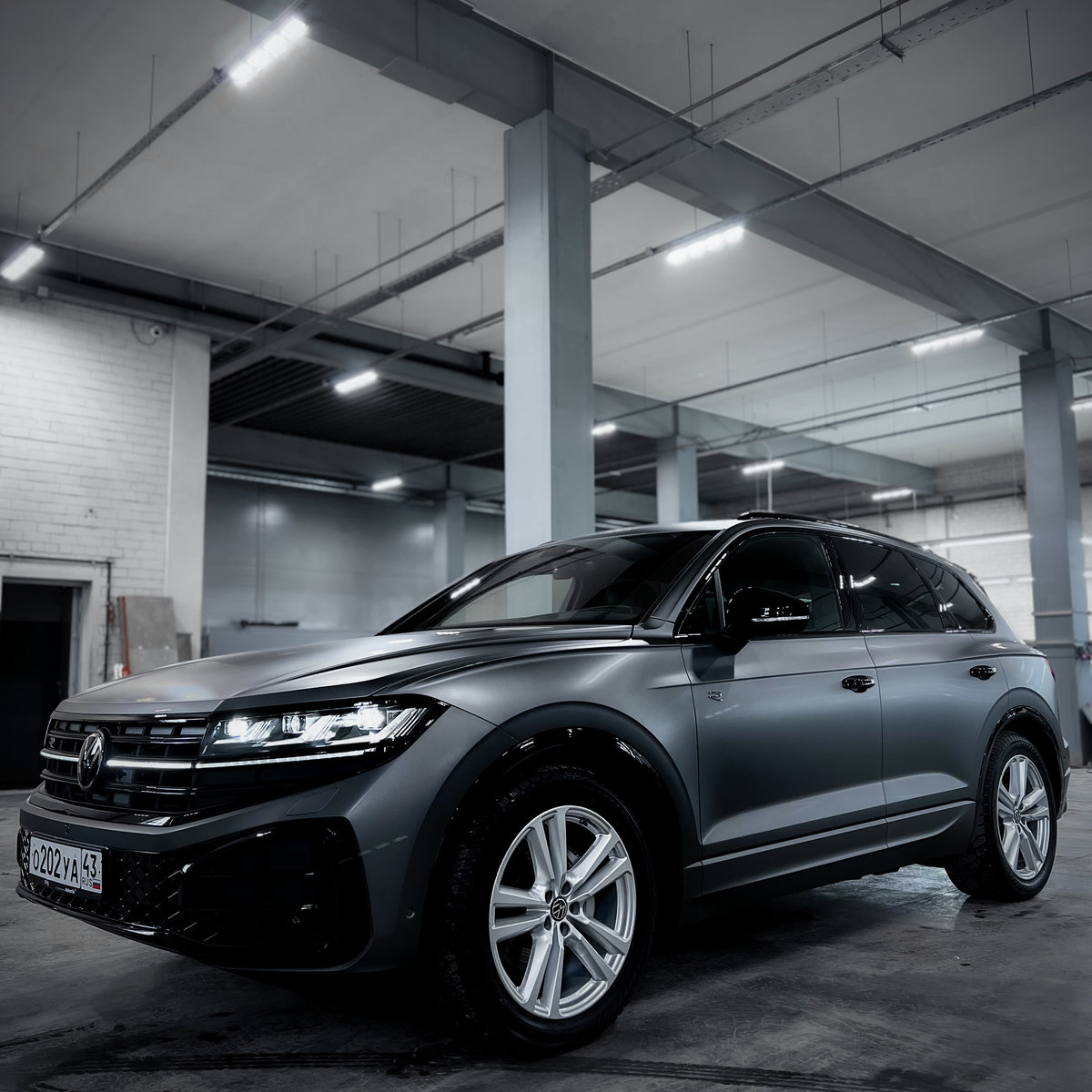 Миниатюра Антигравийная оклейка ​VW Touareg матовой полиуретановой пленкой