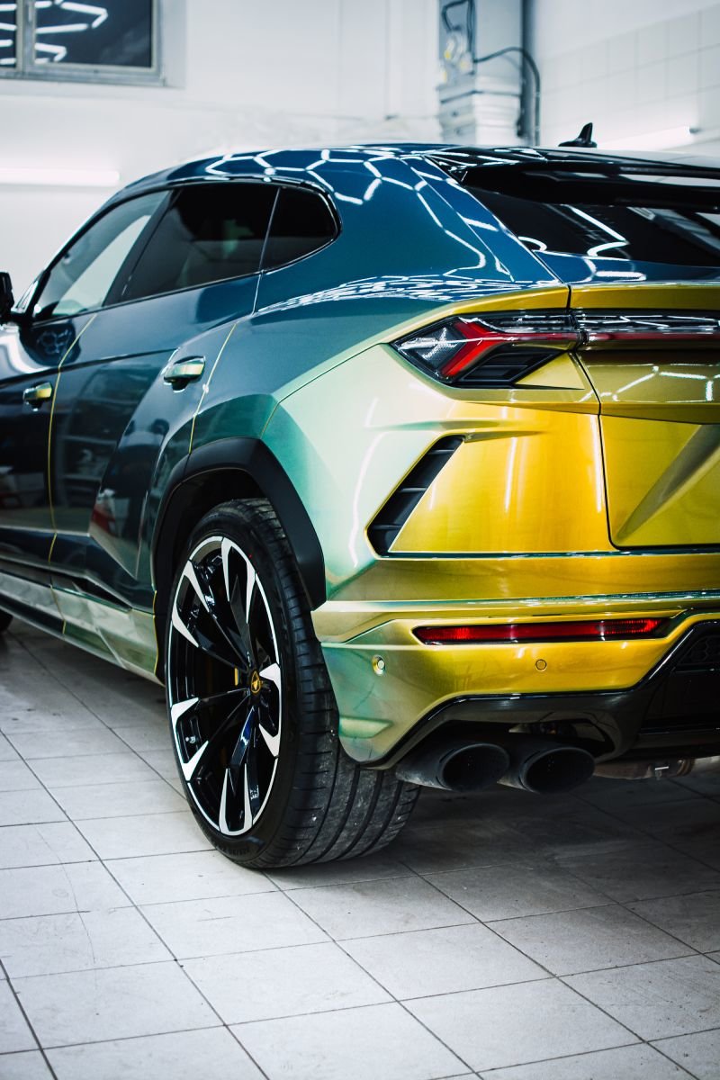 Миниатюра Оклейка в цветную виниловую пленку Lamborgini Urus