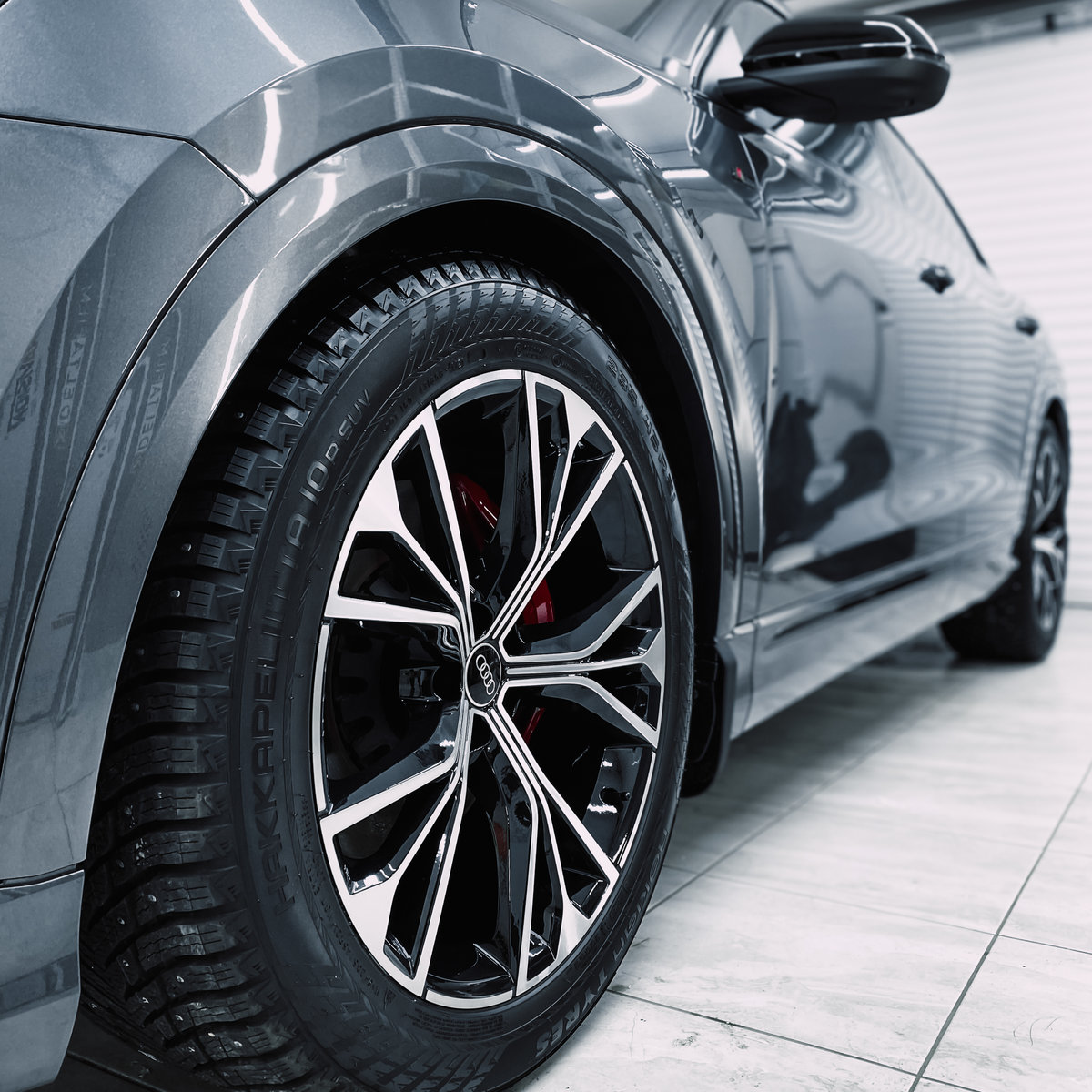 Миниатюра Антигравийная оклейка кузова Audi Q8