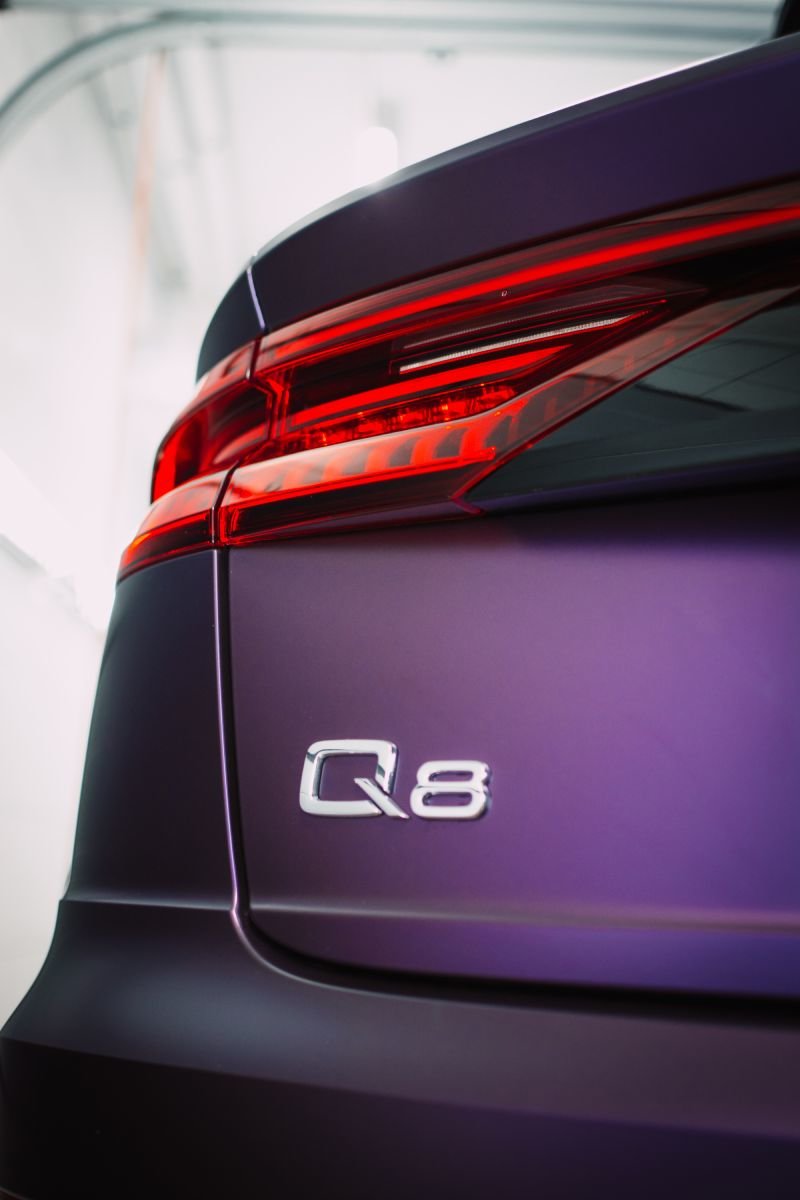 Миниатюра Оклейка в цветную виниловую пленку Audi Q8
