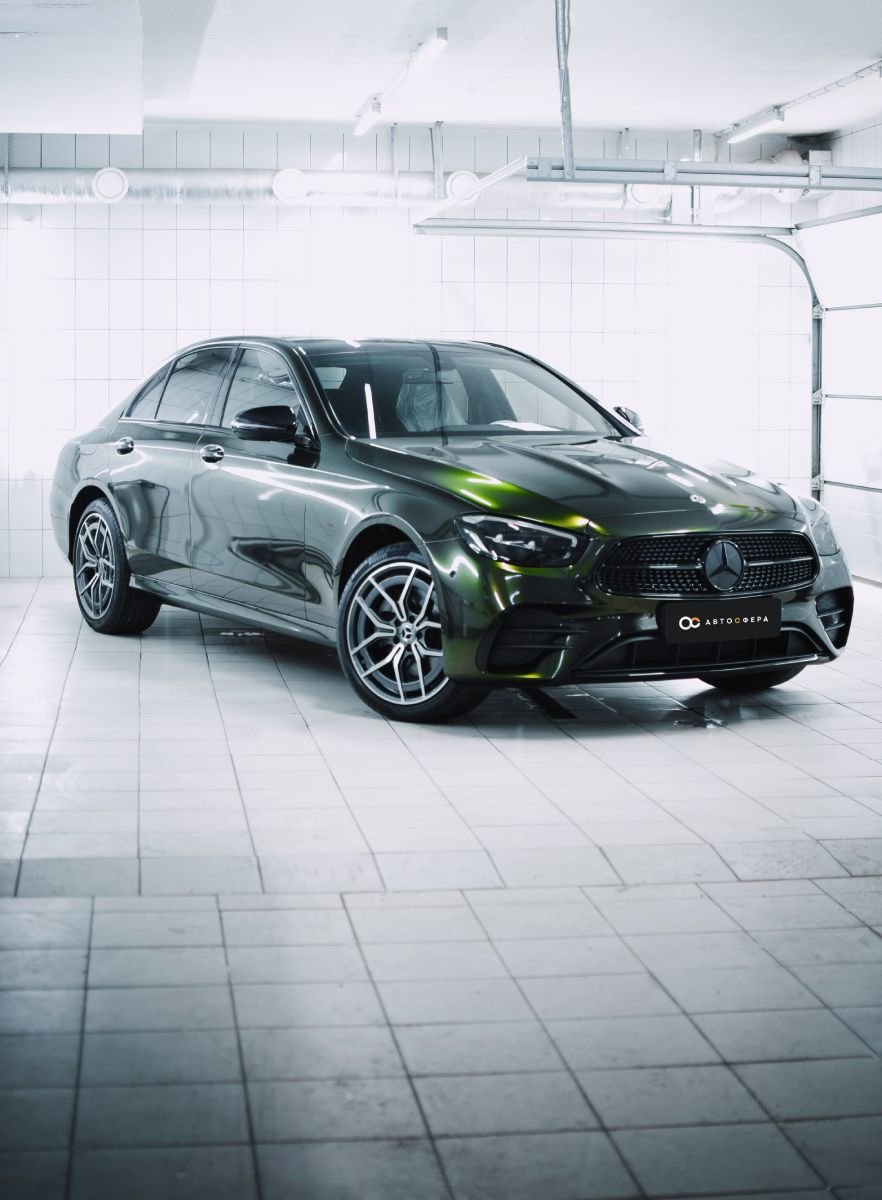 Миниатюра Оклейка в цветную виниловую пленку Mercedes Benz E-class