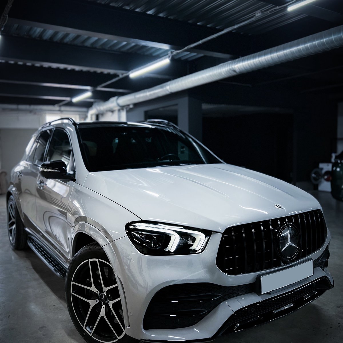 Миниатюра Антигравийная оклейка MB GLE цветной полиуретановой пленкой