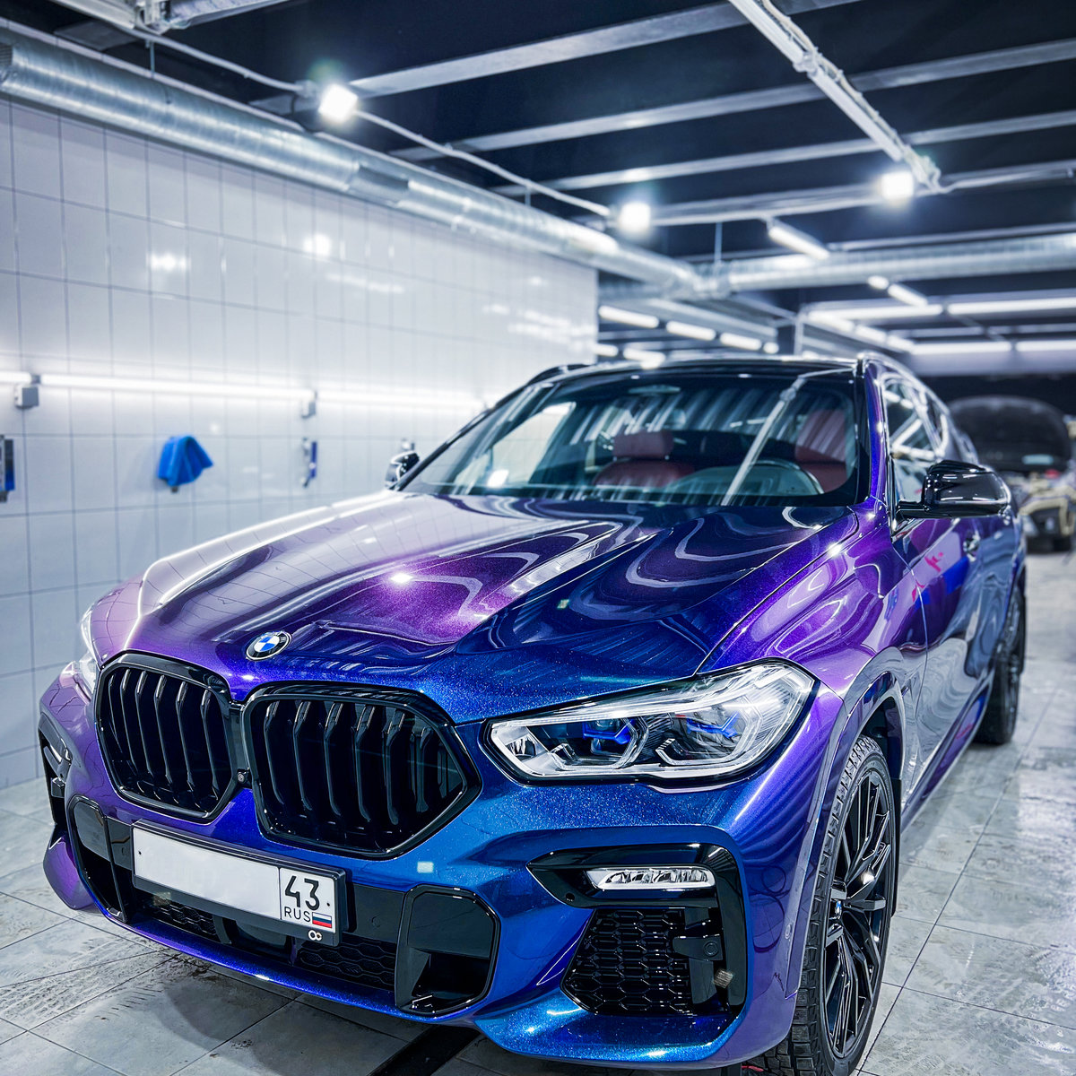 Миниатюра Антигравийная оклейка BMW X6 полиуретановой пленкой Stek с перламутровым эффектом 