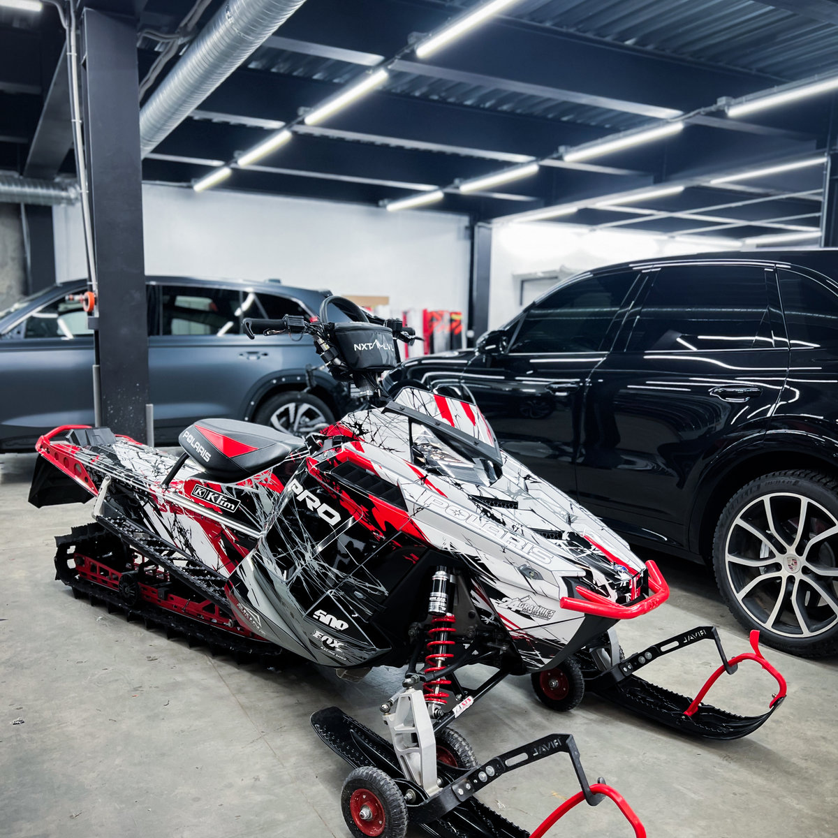 Миниатюра Антигравийная оклейка с дизайном снегохода Polaris