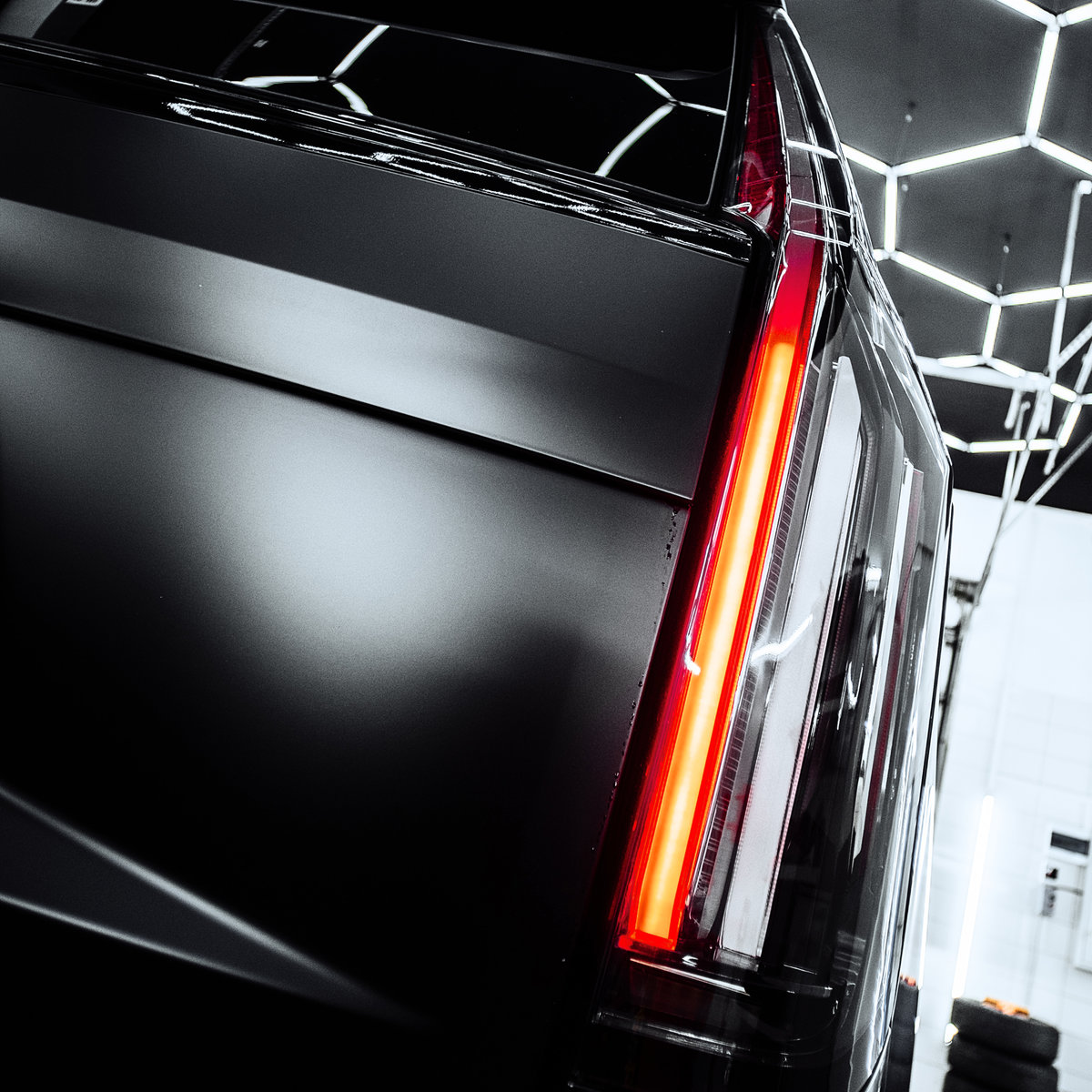 Миниатюра Оклейка в матовый полиуретан Cadillac Escalade