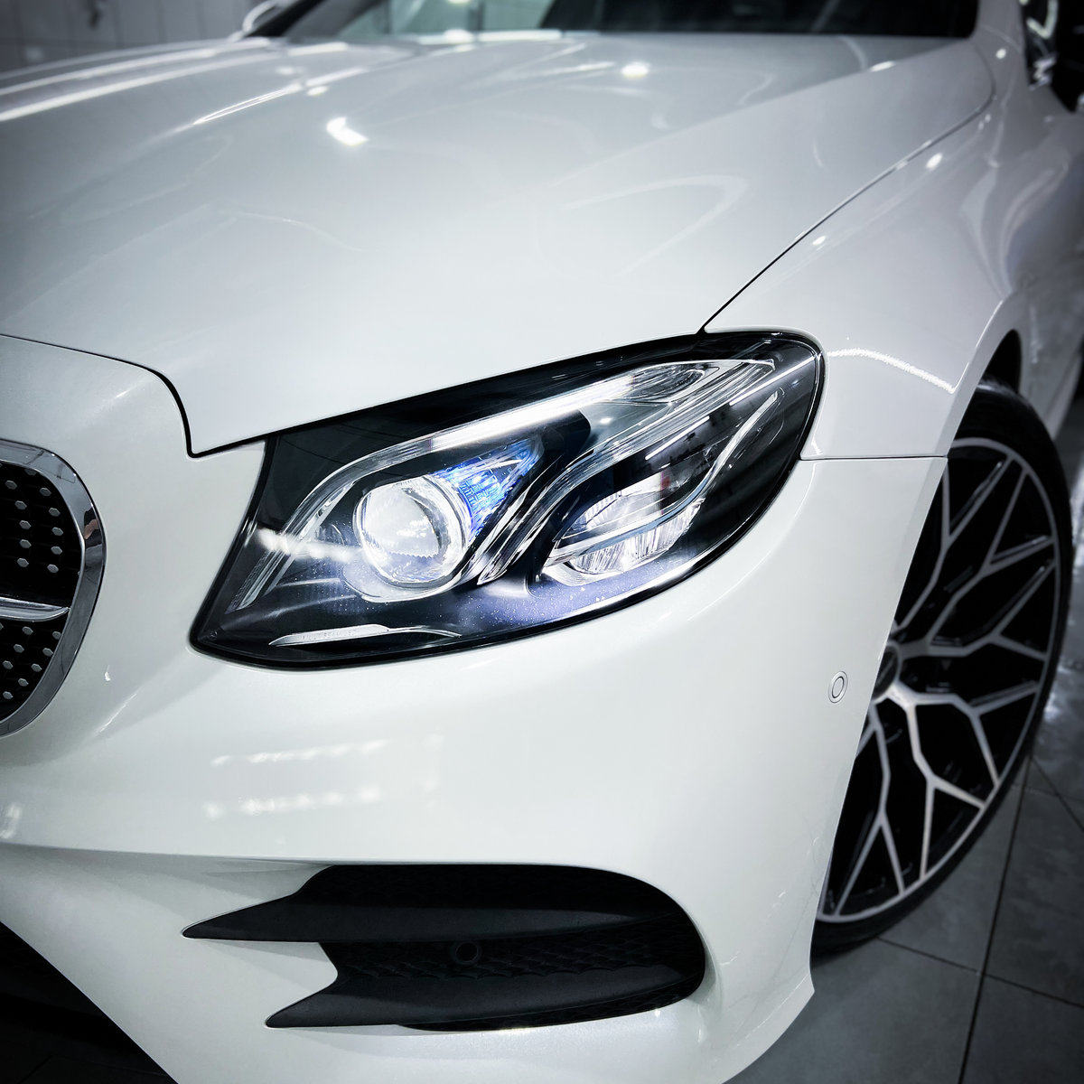Миниатюра Антигравийная оклейка Mercedes E-class полиуретановой пленкой