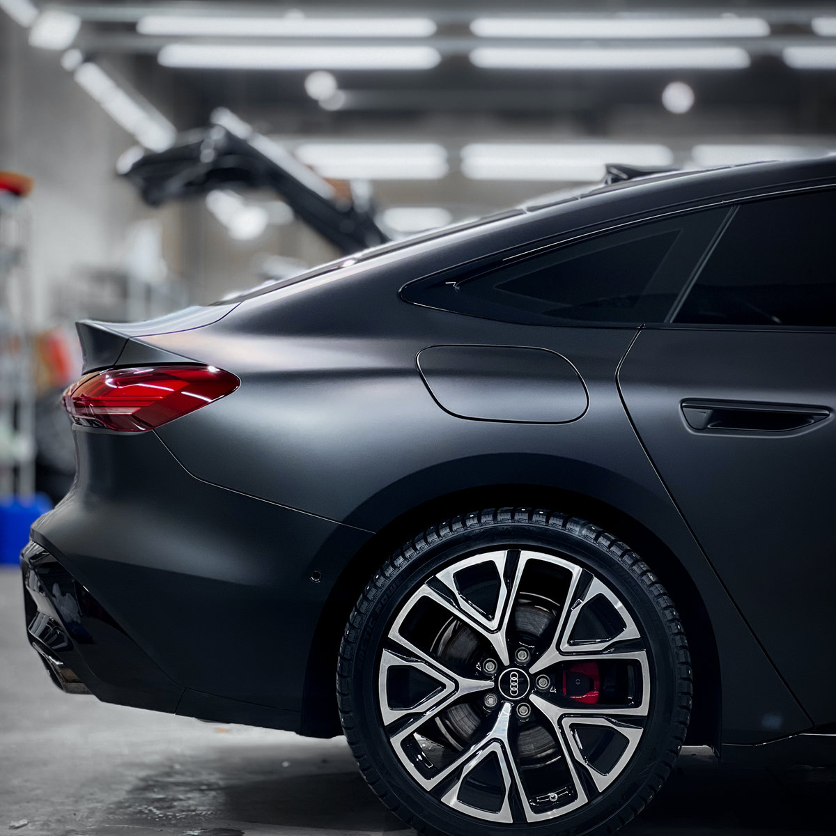 Миниатюра Антигравийная оклейка Audi A5 сатиновой полиуретановой пленкой