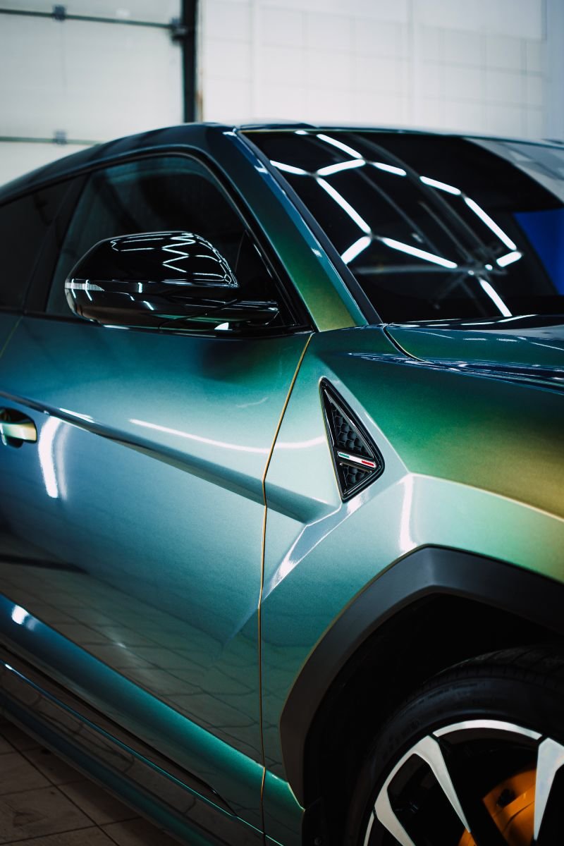 Миниатюра Оклейка в цветную виниловую пленку Lamborgini Urus